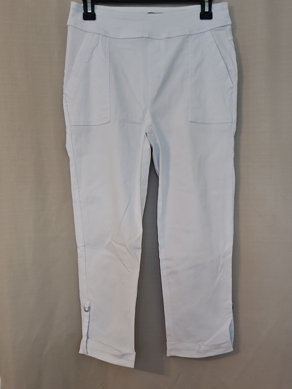 Soho Apparel White Pull-On Capri Pants with Pocket Detail